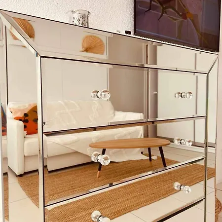 Eden Apartment *